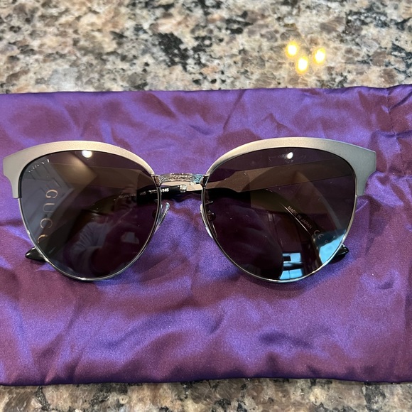 Authentic GUCCI Sunglasses - Picture 2 of 8